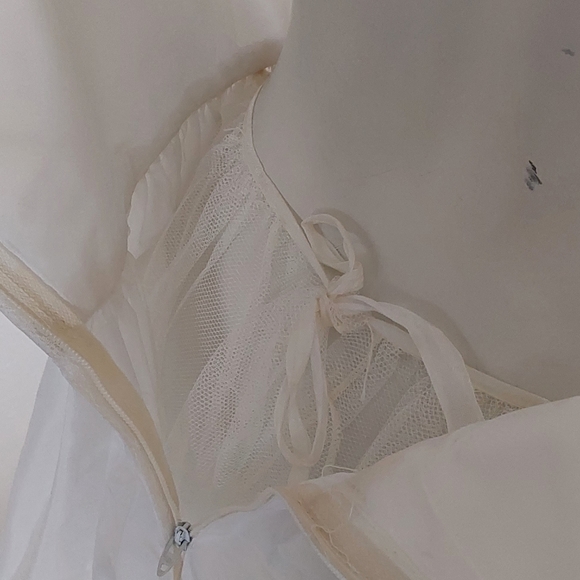 VINTAGE MIKE BENET FORMAL WHITE PUFFY SLEEVES DRESS - Picture 12 of 12